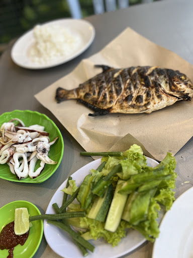Warung merghek ikan bakar