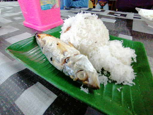 Kedai Pulut Ikan Bakar Takir