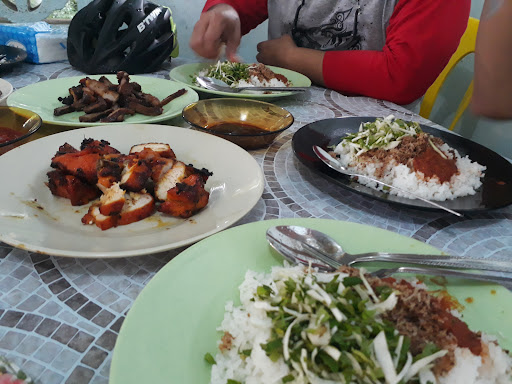 Kedai Makan Dollah & Keluarga
