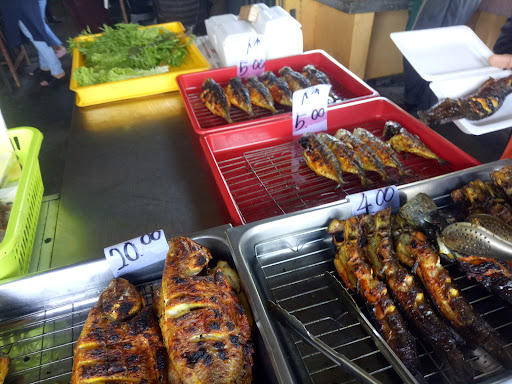 Ikan Bakar Beratur