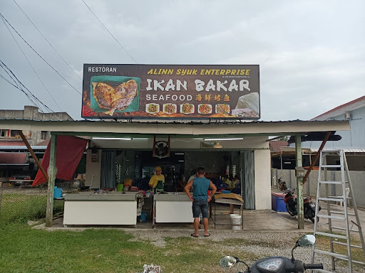 ALINN SYUK Seafood Ikan Bakar ( oner muslim orang tempatan ,kedai di kawasan perumahan cina )