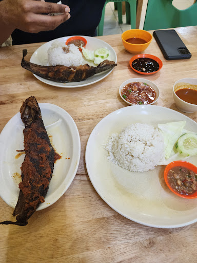 Warisan Sotong Giant/Indorasa Ayam Penyet
