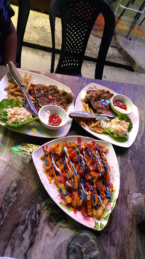 Pusat Makanan Batu Gajah