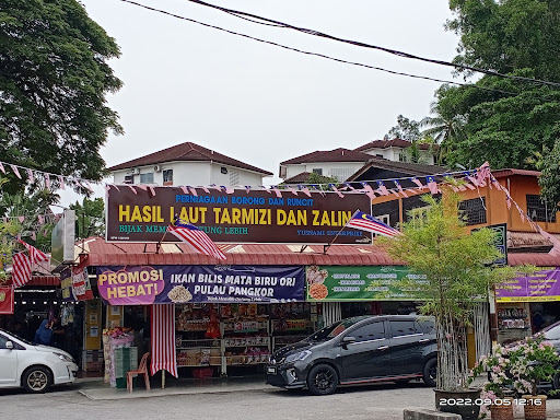 Hasil Laut Tarmizi Dan Zalina ( Pekan Lumut, Perak )