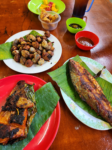 Kak Jat Ikan Bakar (Gerai No. 3) Kak Jat Ikan Bakar (Gerai No. 3)