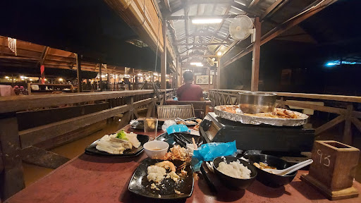 Kampung Nelayan Floating Seafood Market Restaurant (Silverado Corporation Sdn Bhd)