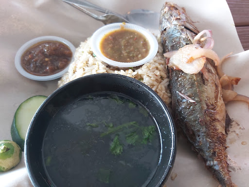 Nasi Goreng Ikan Rebus