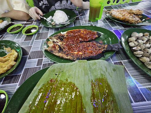 Ikan Bakar Segar Hj Musa / Akmal Bahari