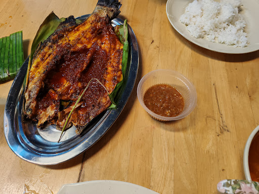 Restoran Mat Qeyuh Ikan Bakar