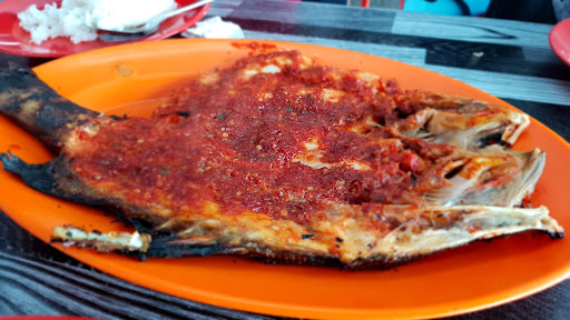 Medan Selera Ikan Bakar Teluk Tempoyak
