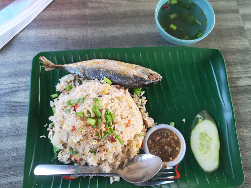 Nasi Goreng Ikan Rebus Stadium