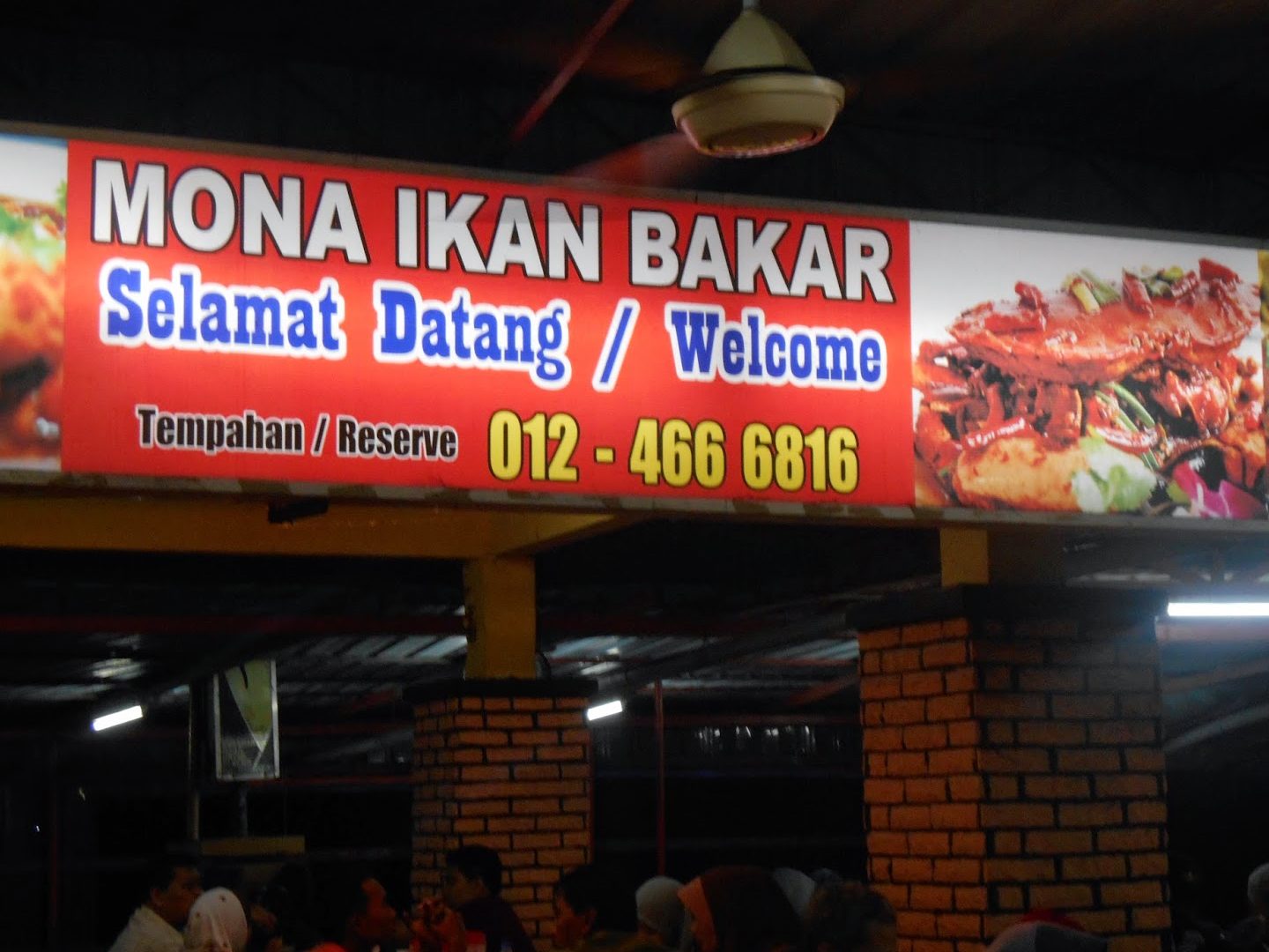 mona ikan bakar makanan laut
